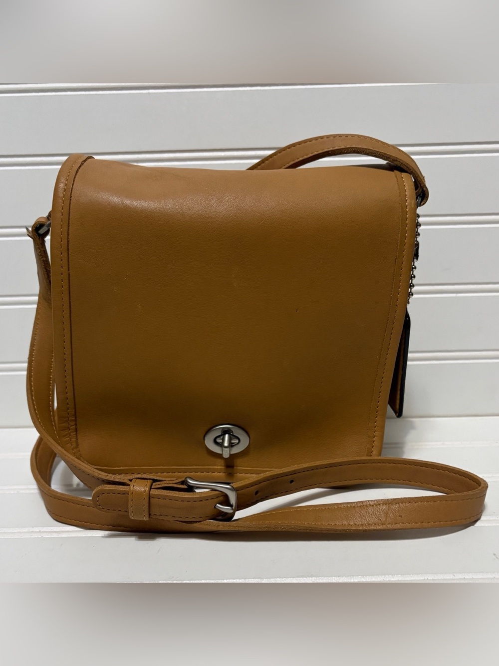 COACH Vintage Companion Flap Camel Brown Small Crossbody Shoulder Bag 9076